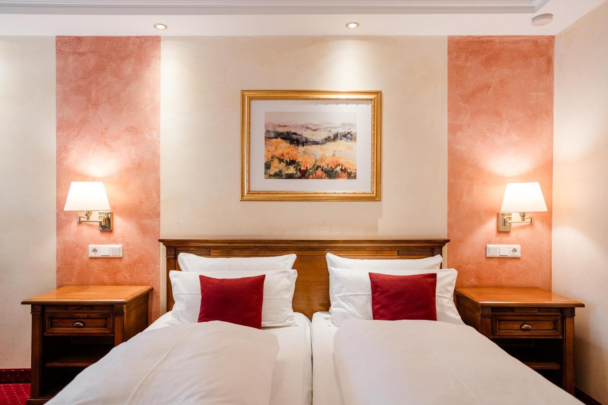 Hotel Antoniushof Ruhstorf an der Rott Bagian luar foto