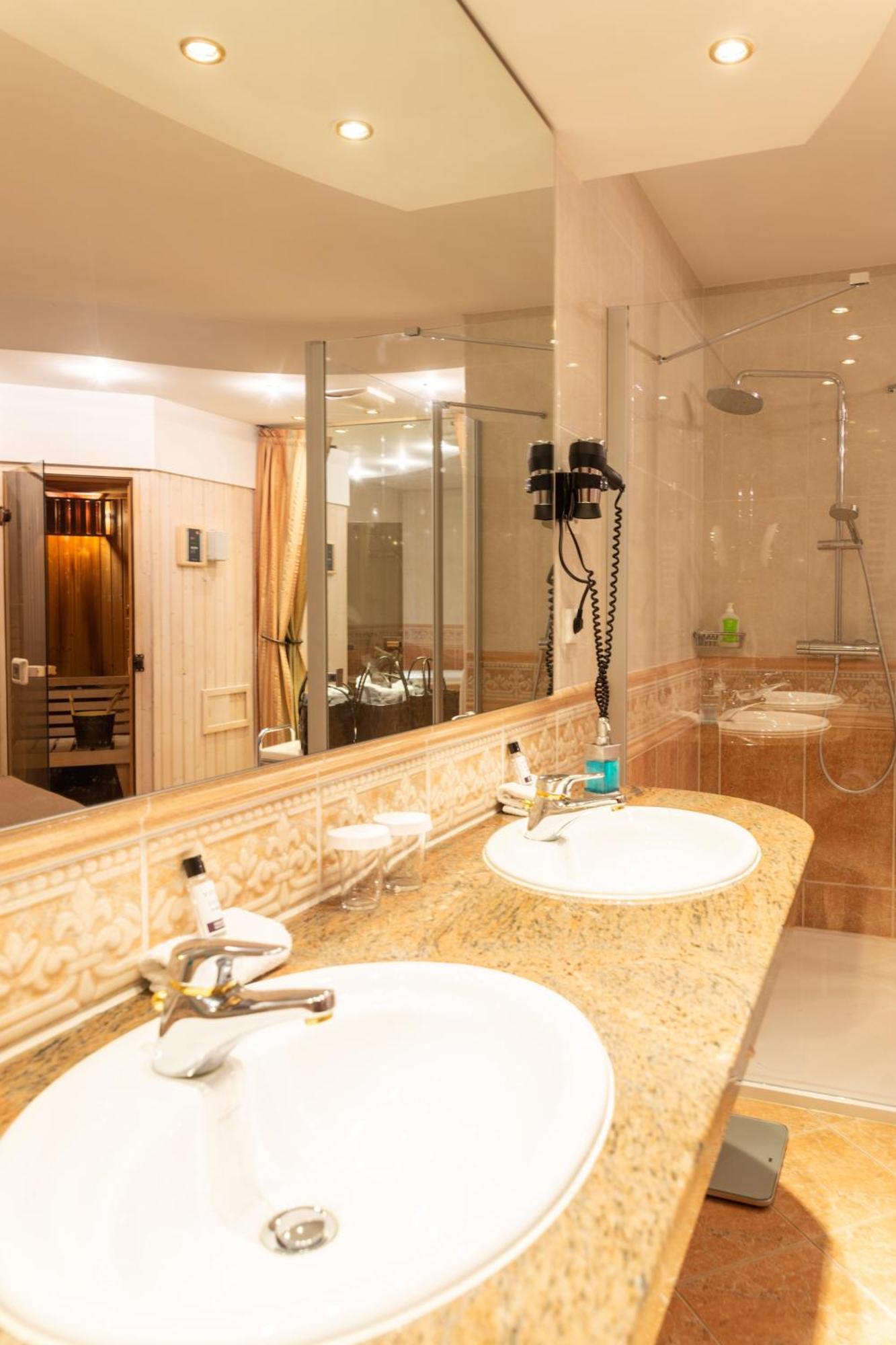 Hotel Antoniushof Ruhstorf an der Rott Bagian luar foto