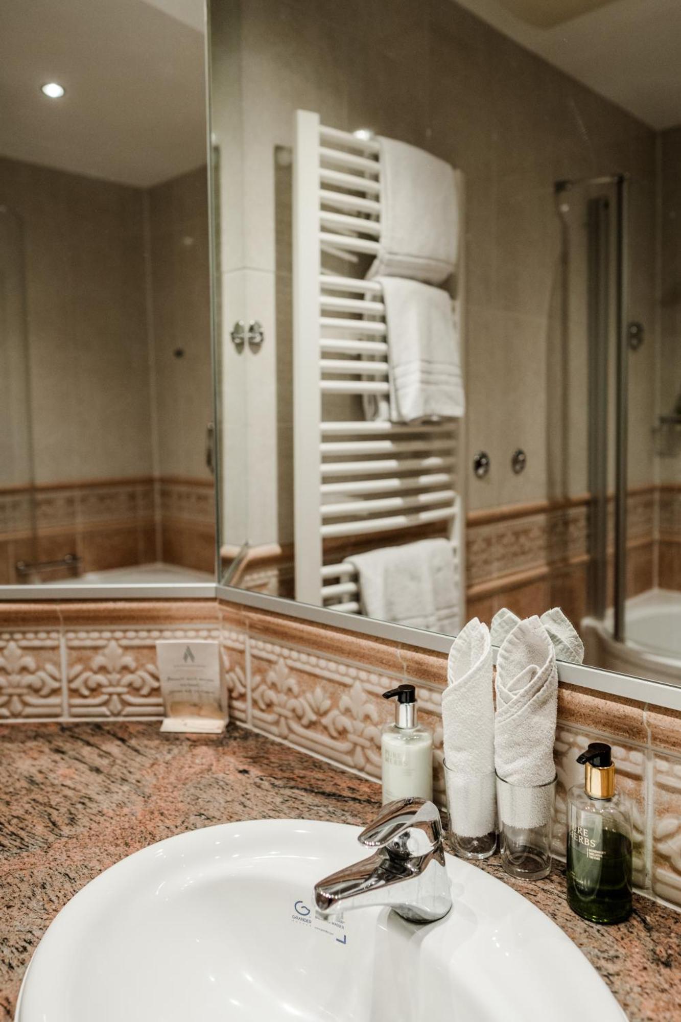 Hotel Antoniushof Ruhstorf an der Rott Bagian luar foto